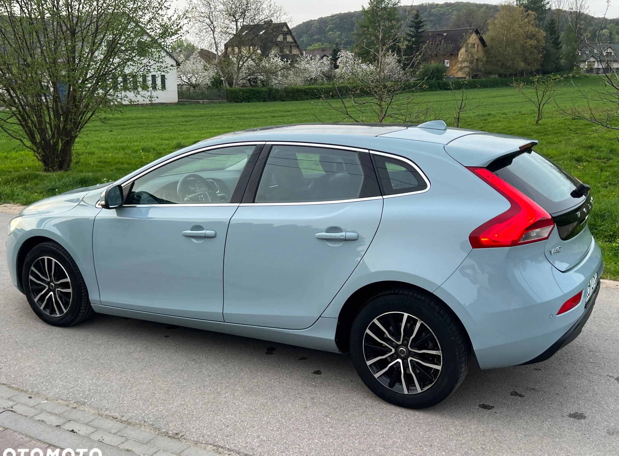 Volvo V40 cena 59900 przebieg: 165500, rok produkcji 2017 z Chrzanów małe 781